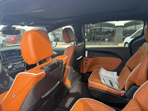 New 2026 Chrysler Pacifica Pinnacle image 22