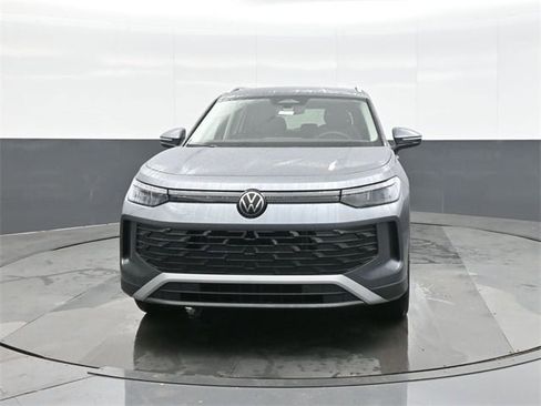 New 2026 Volkswagen Tiguan SE image 2