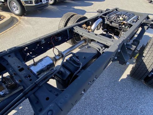 New 2025 Ford F450 XL image 9