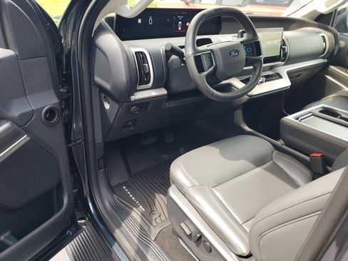 Used 2025 Ford Expedition Active AWD/4WD image 11