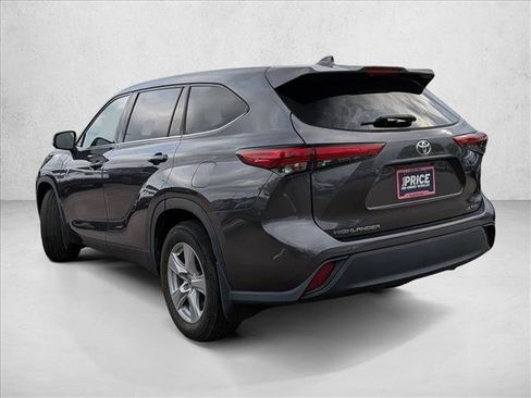 Used 2021 Toyota Highlander LE AWD/4WD image 7