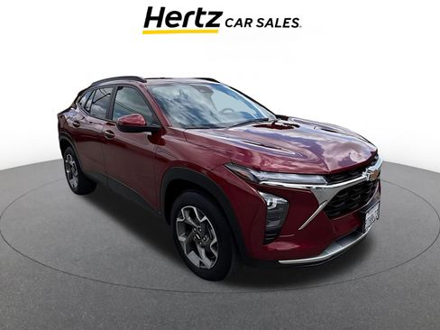 Used 2025 Chevrolet Trax LT image 1