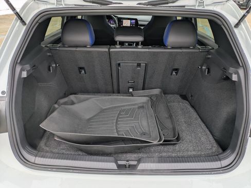 Used 2023 Volkswagen Golf R image 32