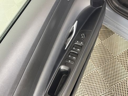 Used 2023 Hyundai Elantra SEL image 23