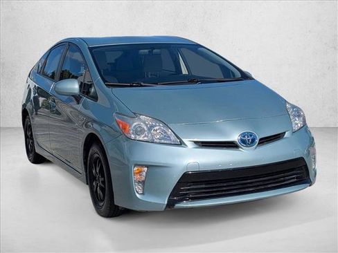 Used 2015 Toyota Prius Two image 3