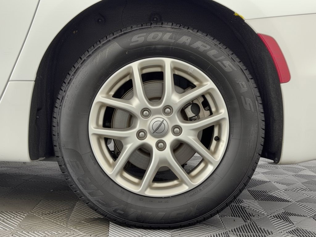 Used 2024 Chrysler Pacifica Touring-L FWD image 13