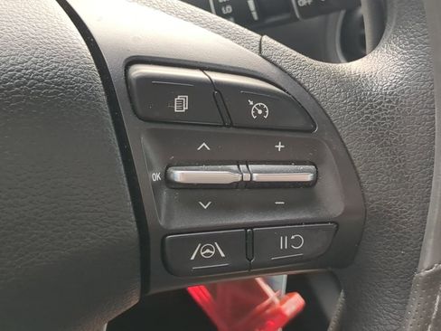 Used 2022 Hyundai Kona SE image 23