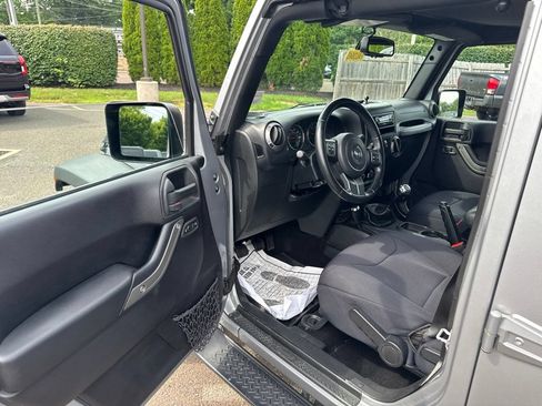 Used 2015 Jeep Wrangler Unlimited Sport w/ Quick Order Package 23S AWD/4WD image 11