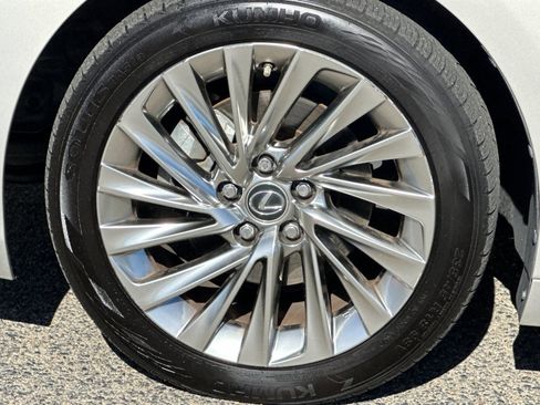 Used 2019 Lexus ES 300h w/ Accessory Package 2 image 32