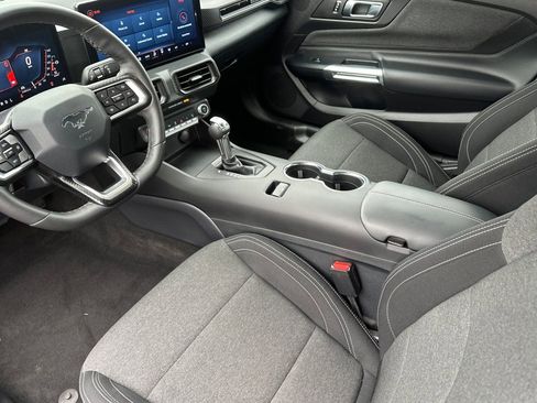 Used 2025 Ford Mustang Coupe RWD image 10