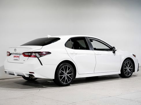 Used 2024 Toyota Camry SE FWD image 3