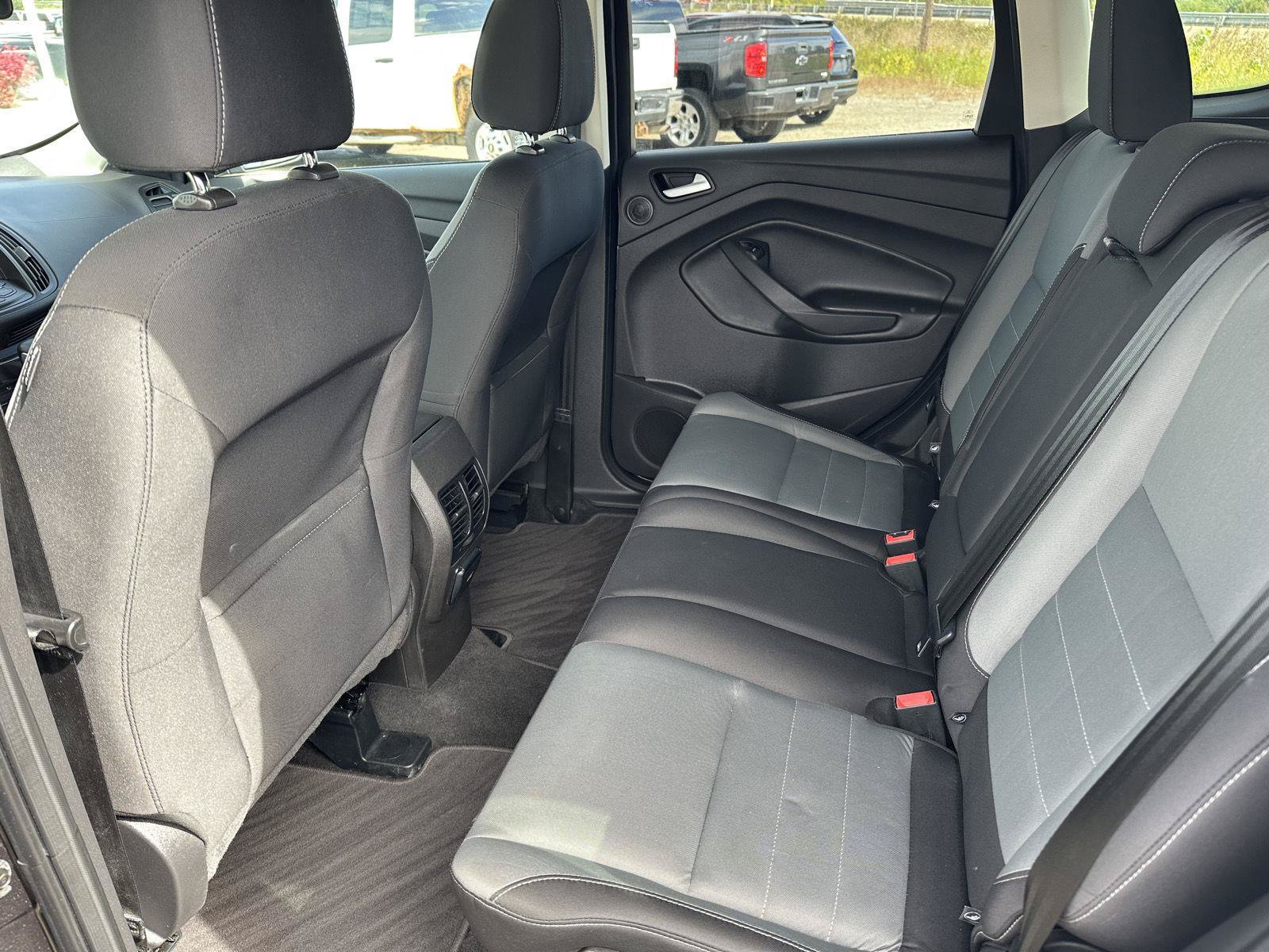 Used 2016 Ford Escape SE w/ Equipment Group 201A FWD image 35