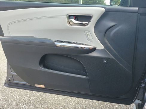 Used 2016 Toyota Avalon Limited image 31