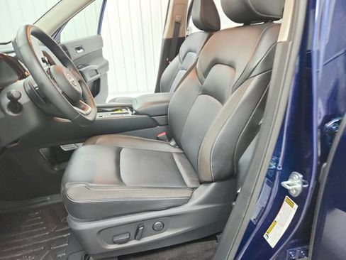 Used 2025 Nissan Pathfinder SL FWD image 19