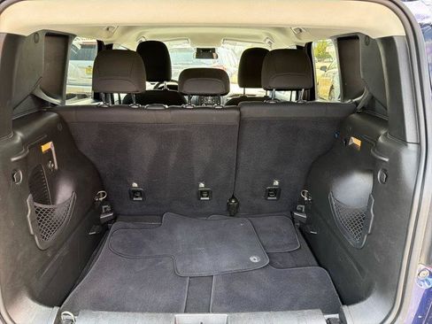 Used 2016 Jeep Renegade Latitude AWD/4WD image 7
