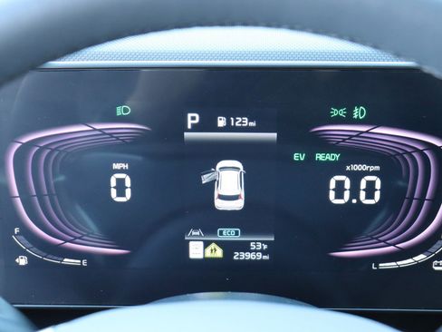 Used 2023 Kia Niro SX image 30