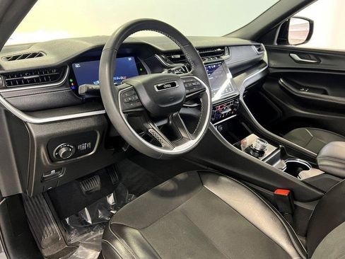 Used 2024 Jeep Grand Cherokee Altitude image 28