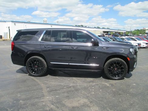 Used 2023 GMC Yukon SLT AWD/4WD image 4