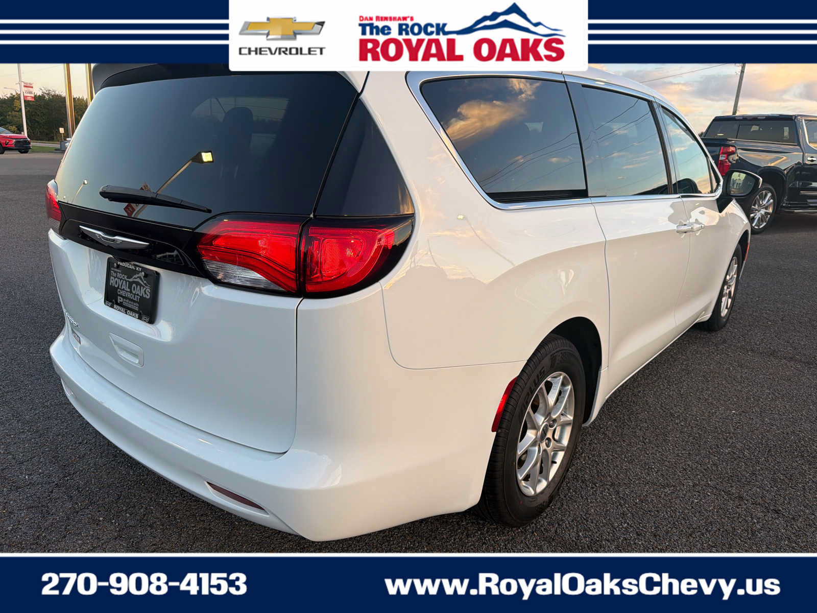 Used 2023 Chrysler Voyager LX FWD image 10