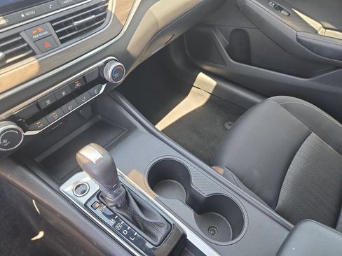 Used 2025 Nissan Altima 2.5 SV FWD image 23