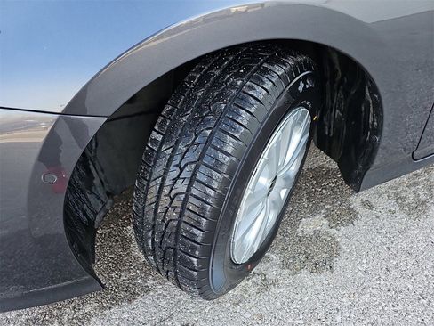 Used 2021 Toyota Prius LE image 31