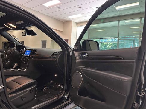 Used 2020 Jeep Grand Cherokee High Altitude AWD/4WD image 30