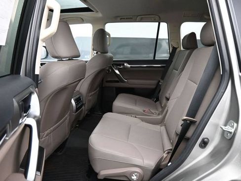 Used 2023 Lexus GX 460 Premium w/ Accessory Package AWD/4WD image 30