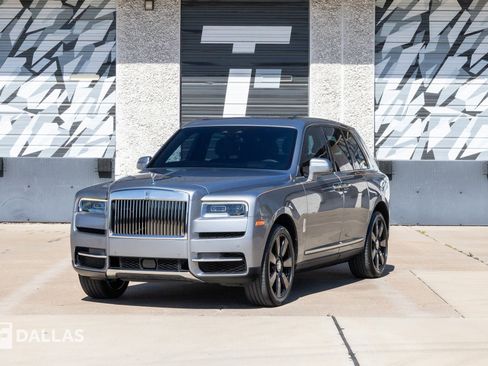 Used 2023 Rolls-Royce Cullinan w/ Cullinan Package image 5