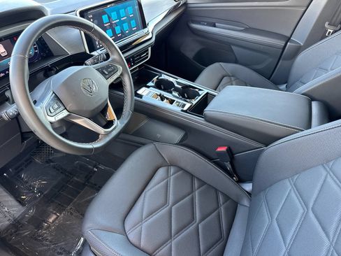 Used 2025 Volkswagen Atlas Cross Sport SE FWD image 10