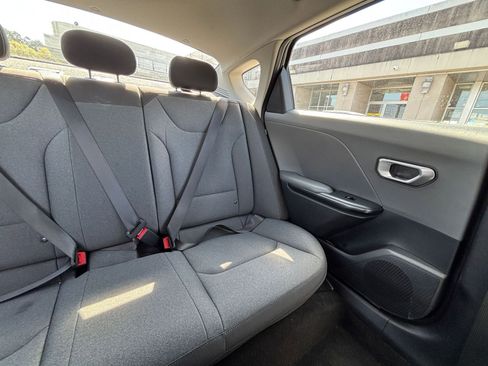 Used 2025 Kia K4 LXS image 39