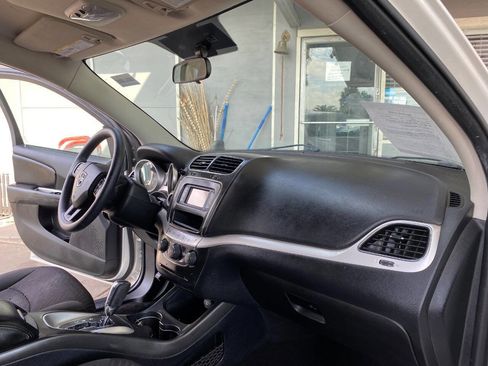 Used 2017 Dodge Journey SE w/ Flexible Seating Group image 31