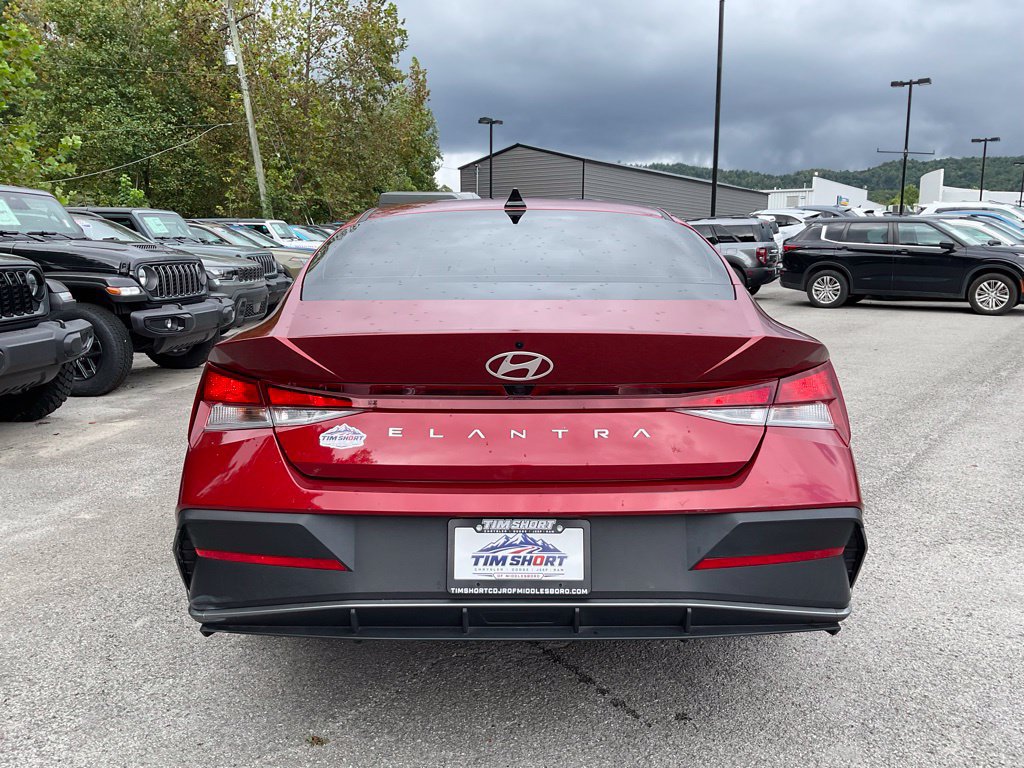 Used 2024 Hyundai Elantra SEL FWD image 5