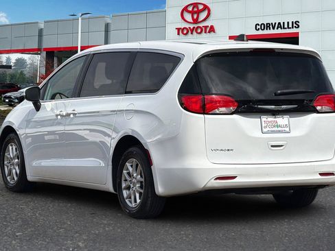 Used 2023 Chrysler Voyager LX image 6