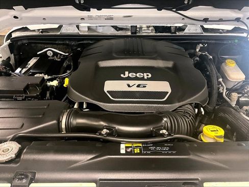 Used 2017 Jeep Wrangler Sahara AWD/4WD image 28