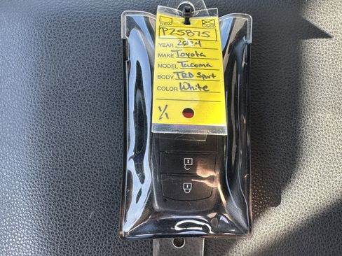 Used 2024 Toyota Tacoma TRD Off-Road image 33