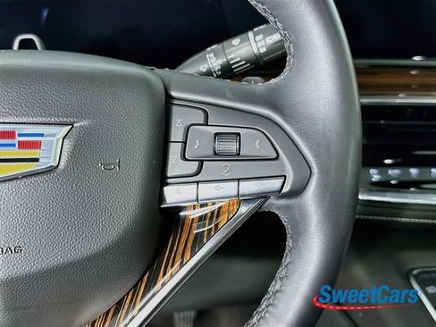 Used 2024 Cadillac Escalade Premium Luxury AWD/4WD image 19