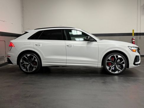 Used 2023 Audi RS Q8 w/ Black Optic Package AWD/4WD image 3