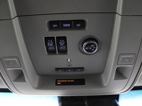 Used 2018 Chevrolet Tahoe LT image 21