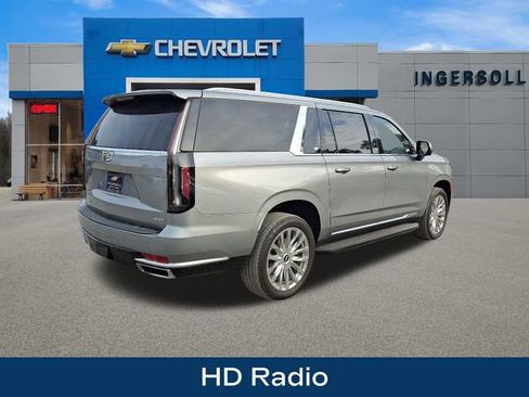Used 2024 Cadillac Escalade ESV Premium Luxury image 9