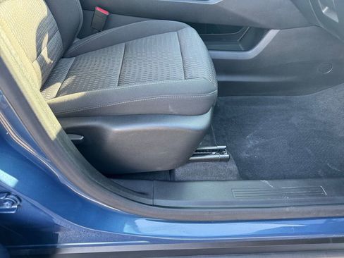 Used 2025 Chevrolet Equinox LT image 19