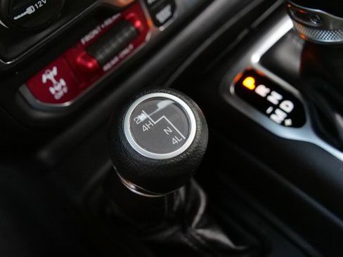 Used 2024 Jeep Wrangler Unlimited Rubicon w/ Technology Group image 19