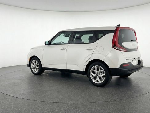 Used 2025 Kia Soul LX w/ LX Technology Package FWD image 6