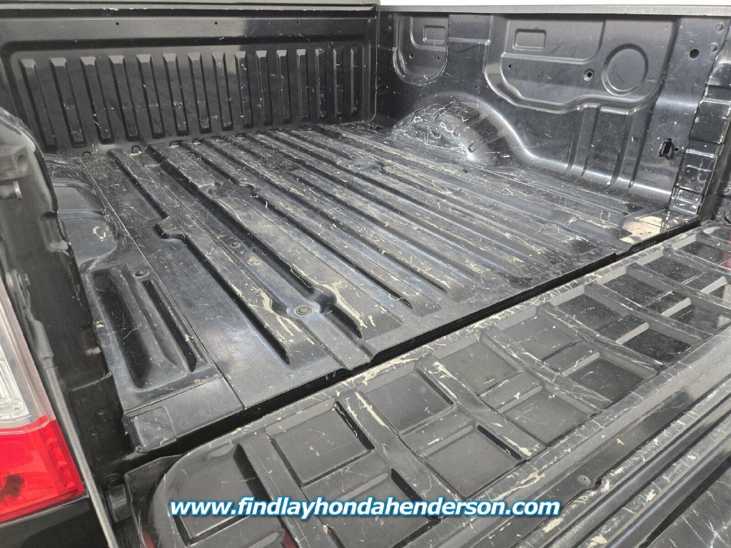 Used 2017 Nissan Titan SV RWD image 18