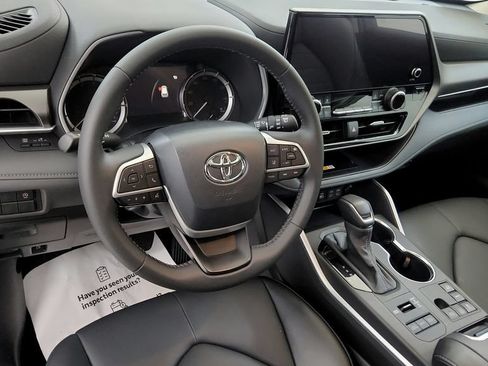 Certified 2024 Toyota Highlander XLE AWD/4WD image 34