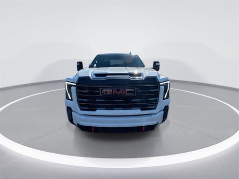 Used 2024 GMC Sierra 2500 AT4 image 3