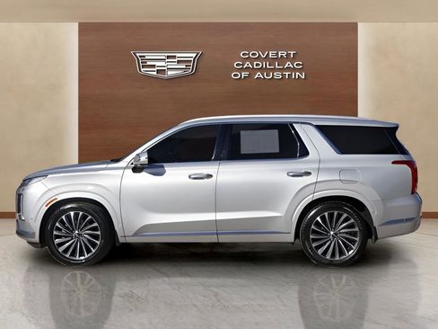 Used 2023 Hyundai Palisade Calligraphy image 2