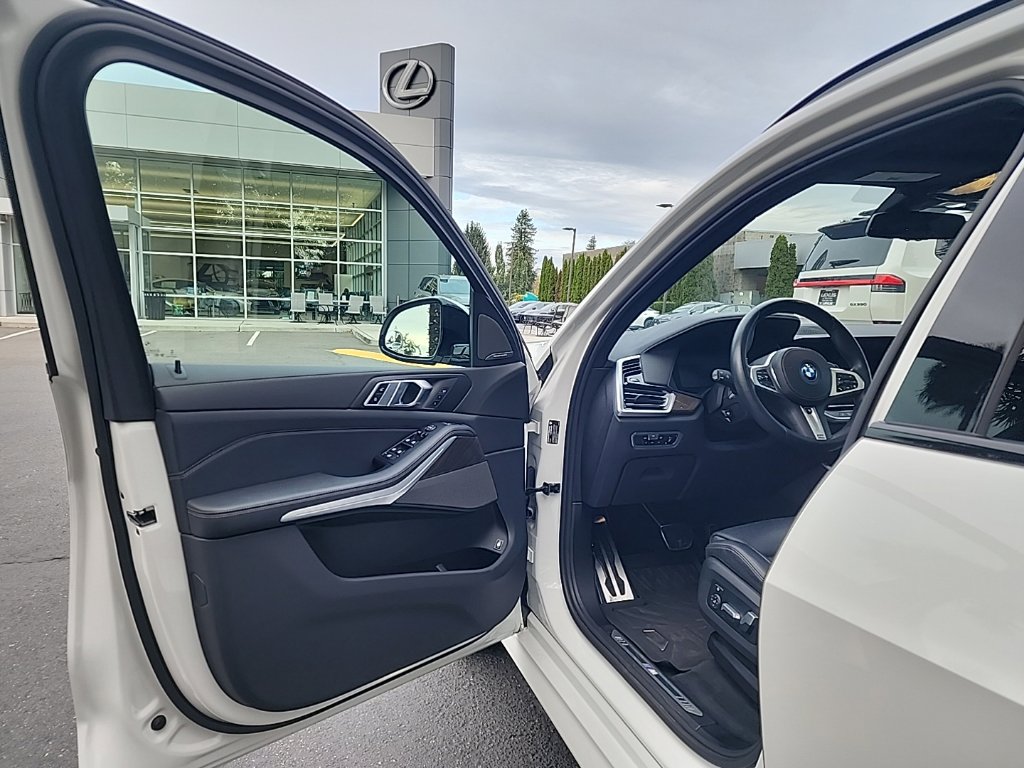 Used 2023 BMW X5 xDrive45e w/ M Sport Package AWD/4WD image 9