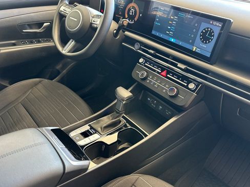 Certified 2025 Hyundai Santa Cruz SE image 18