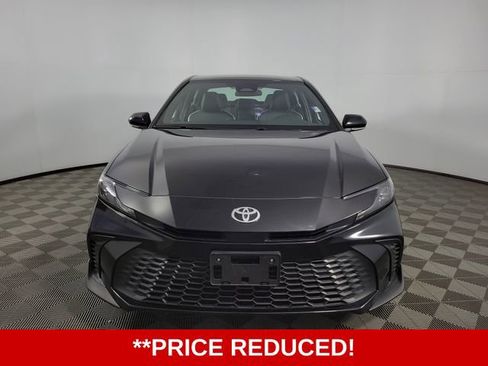 Used 2025 Toyota Camry SE image 2