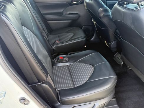 Used 2021 Toyota Highlander XSE image 13